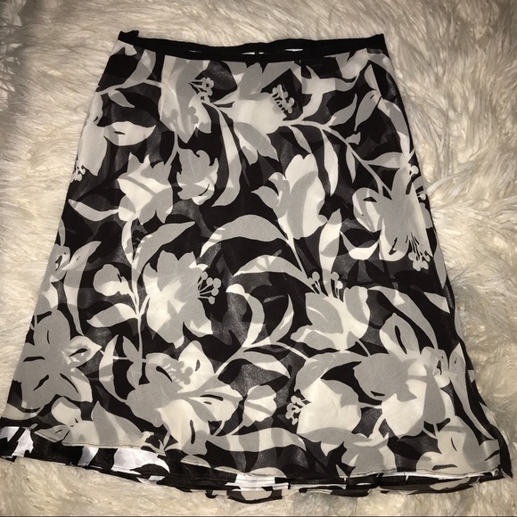 Ann Taylor Floral Skirt - Picture 2 of 6